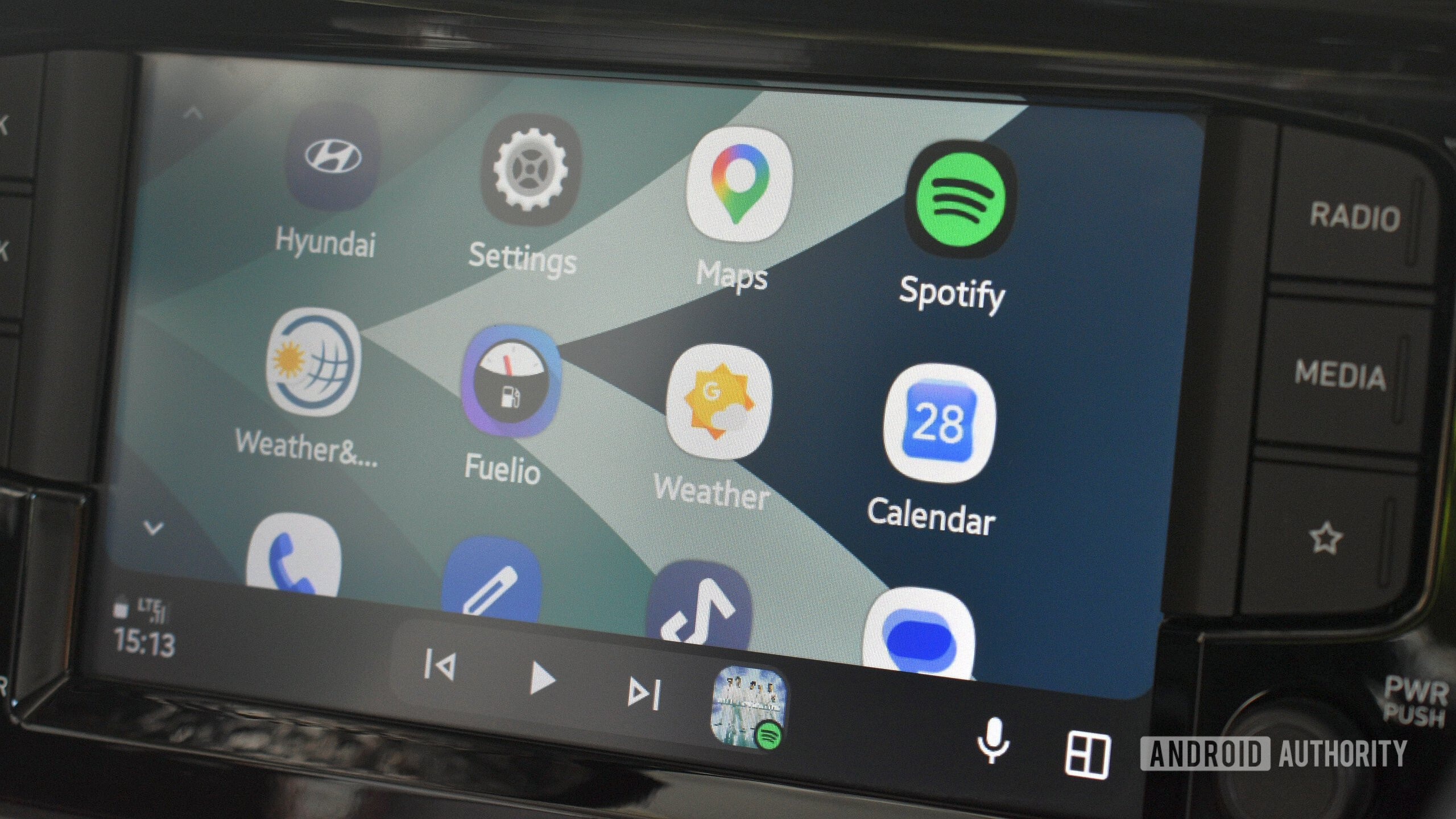Android Auto-ს ინტერფეისი ავტომობილის ეკრანზე
