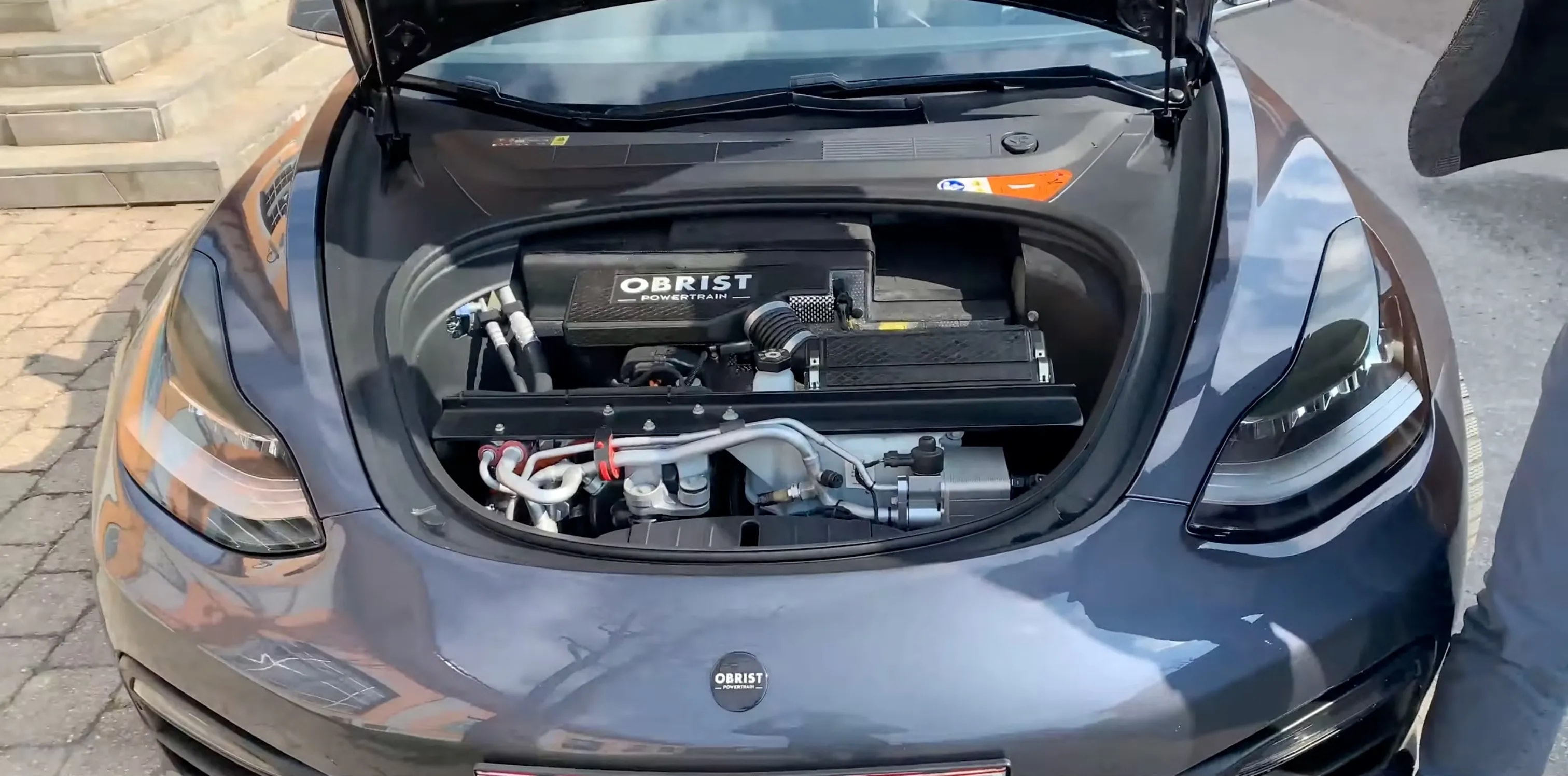 Obrist-ის მიერ მოდიფიცირებული Tesla Model 3-ის პროტოტიპი