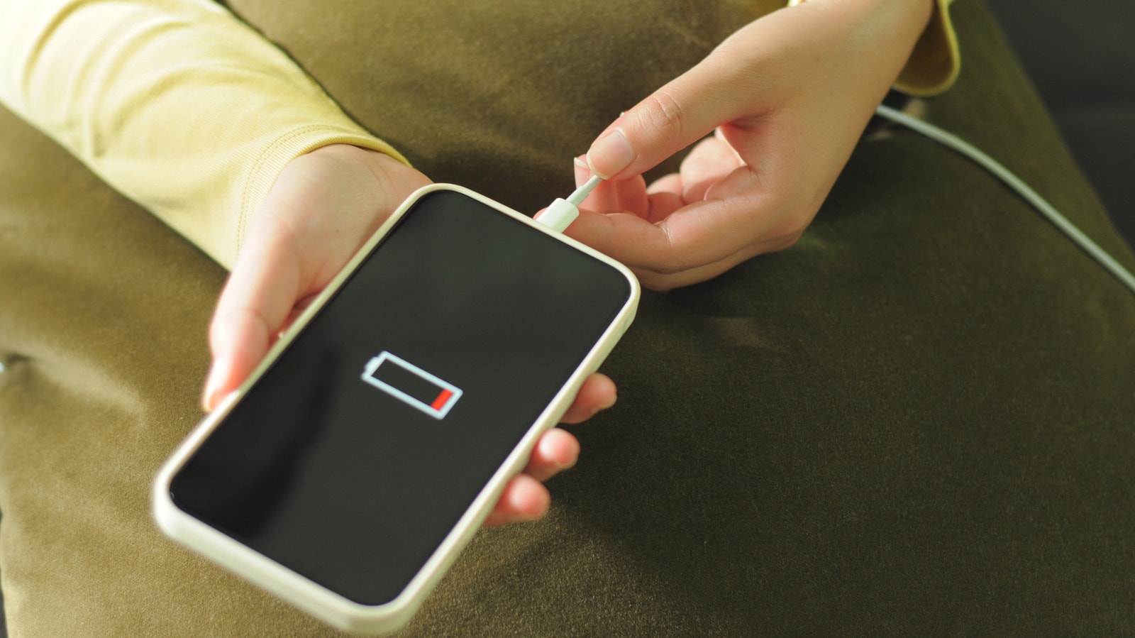 Smartphone showing battery capacity and battery life diagnostics on its screen