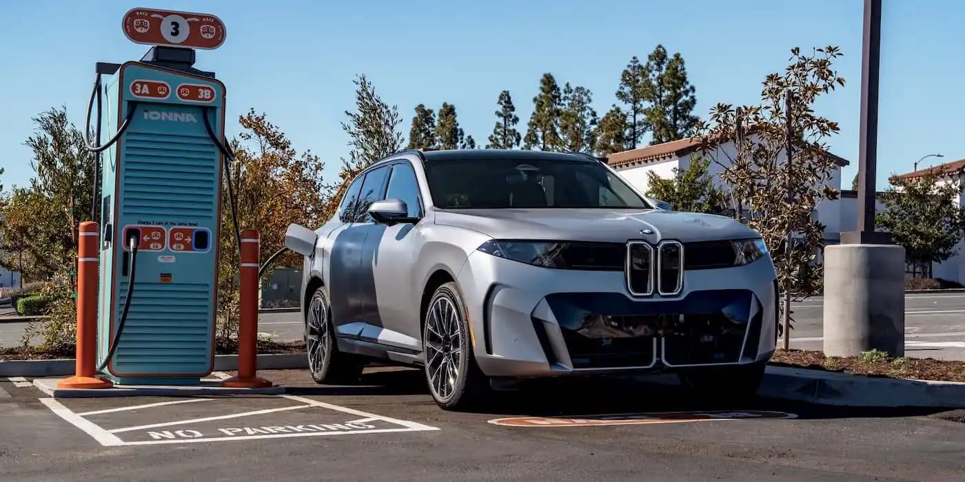 BMW-iX5-fast-charging