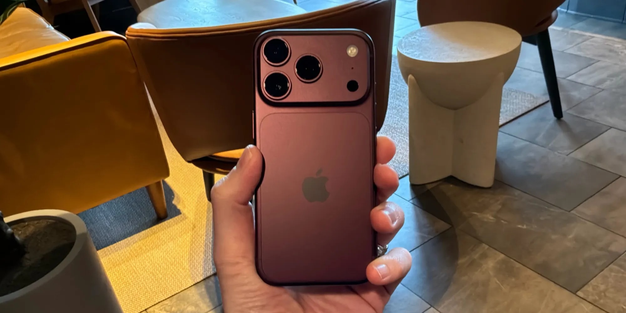 An iPhone displaying the Handoff feature settings