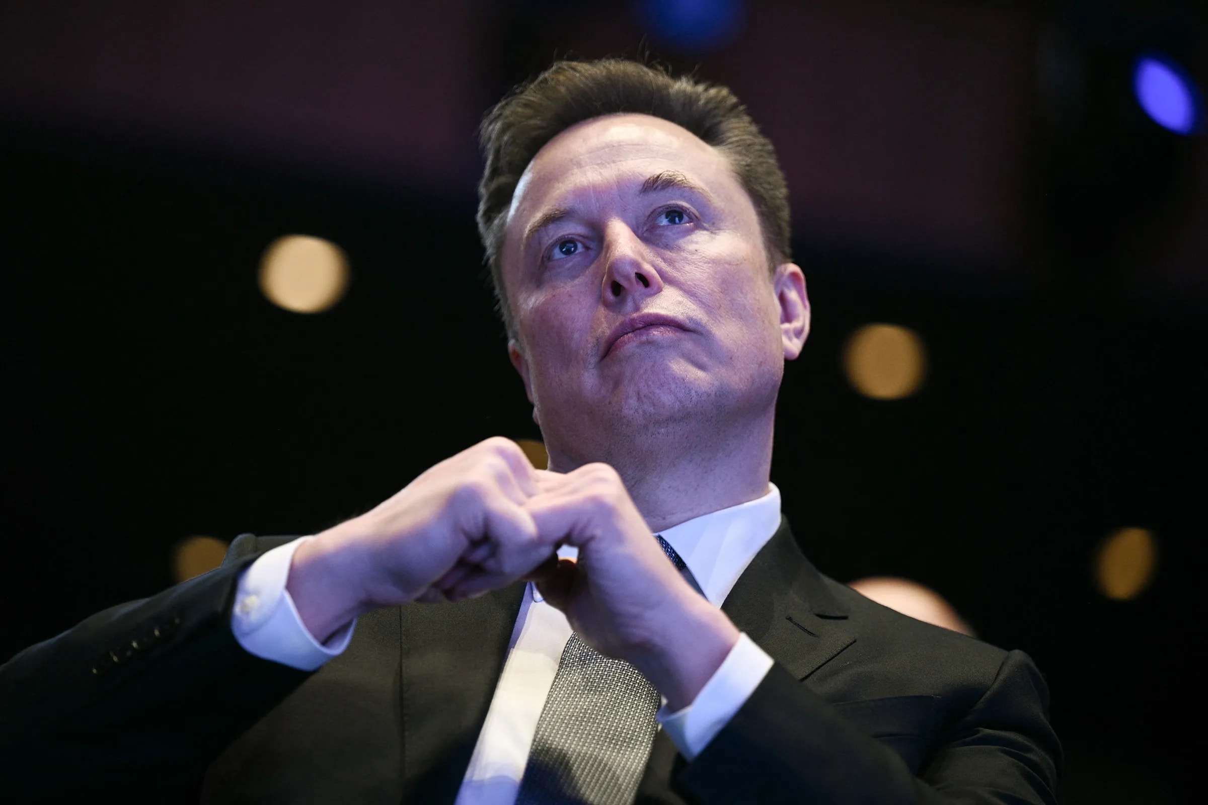 Elon Musk-ი X-ის ოფისში