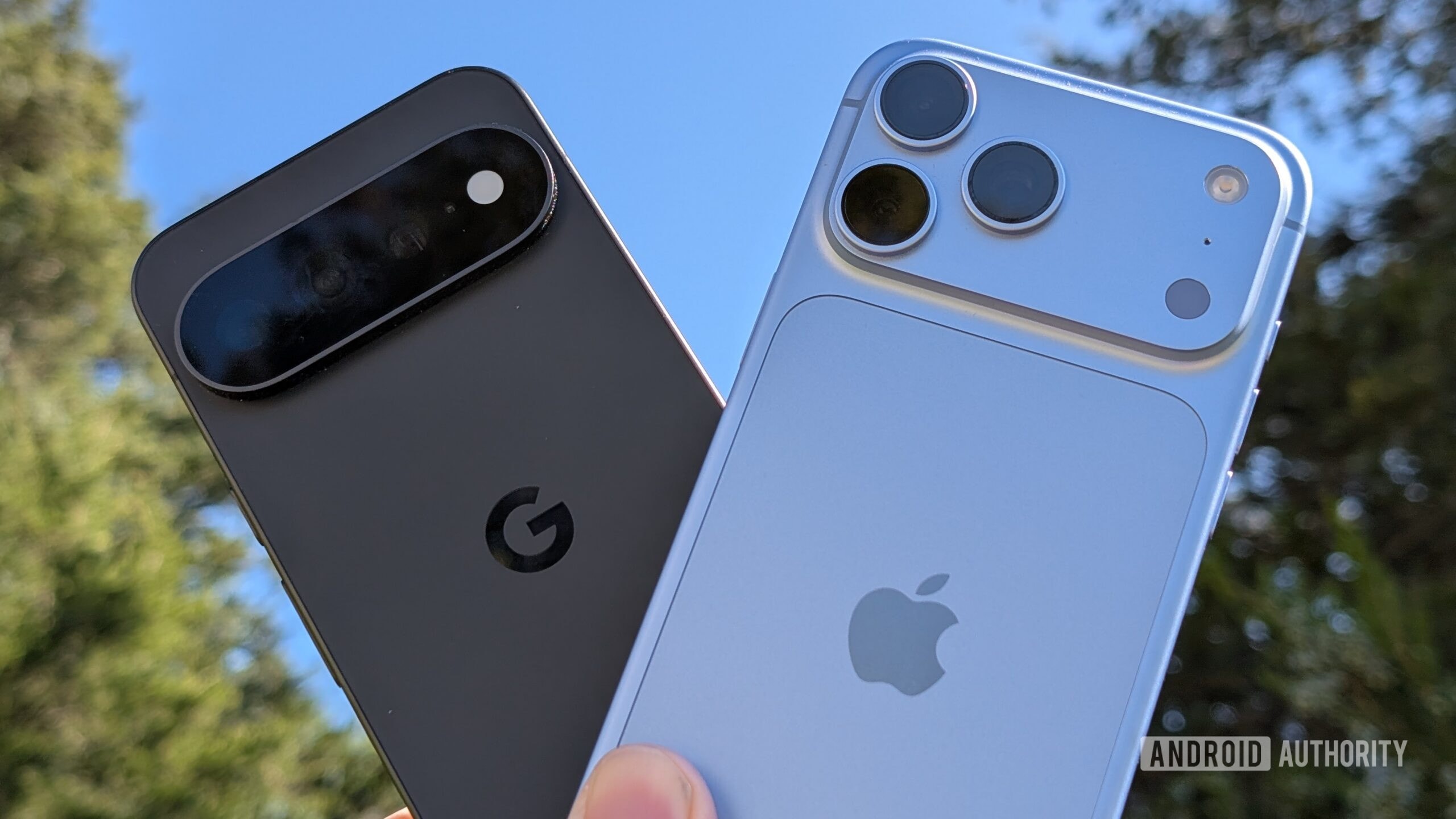iPhone 18 Pro Max და Pixel 11 Pro XL სმარტფონები გვერდიგვერდ