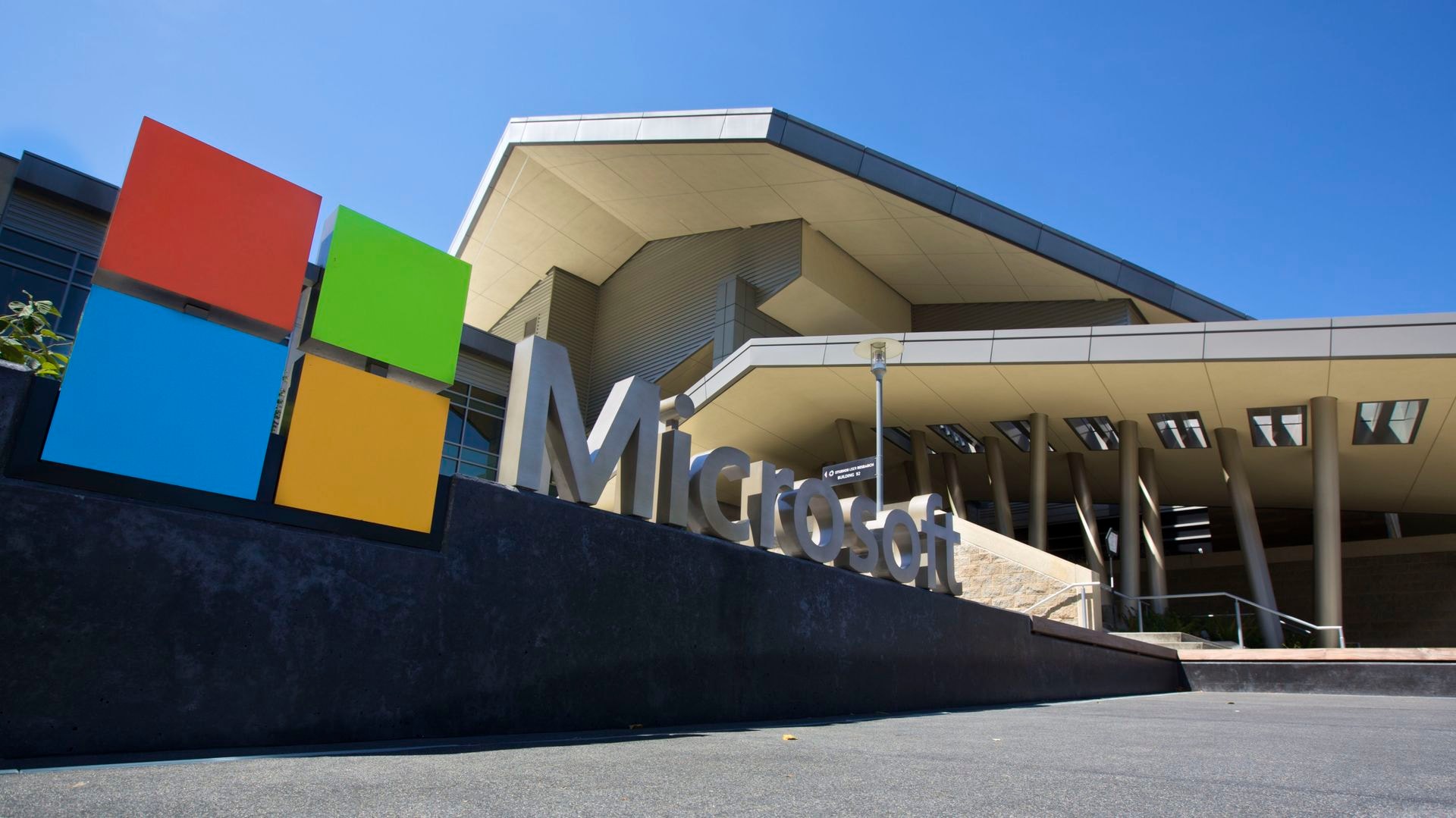 Brad Smith Microsoft-ის კონფერენციაზე