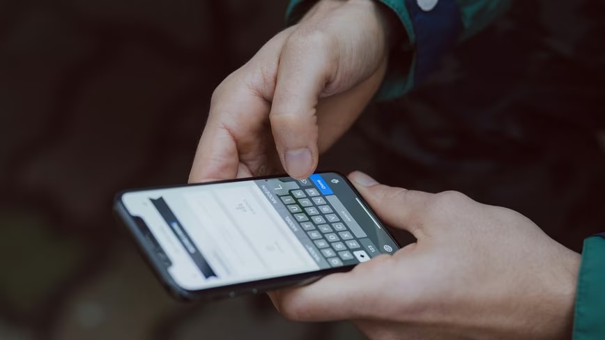 A smartphone screen displaying a message delivery notification