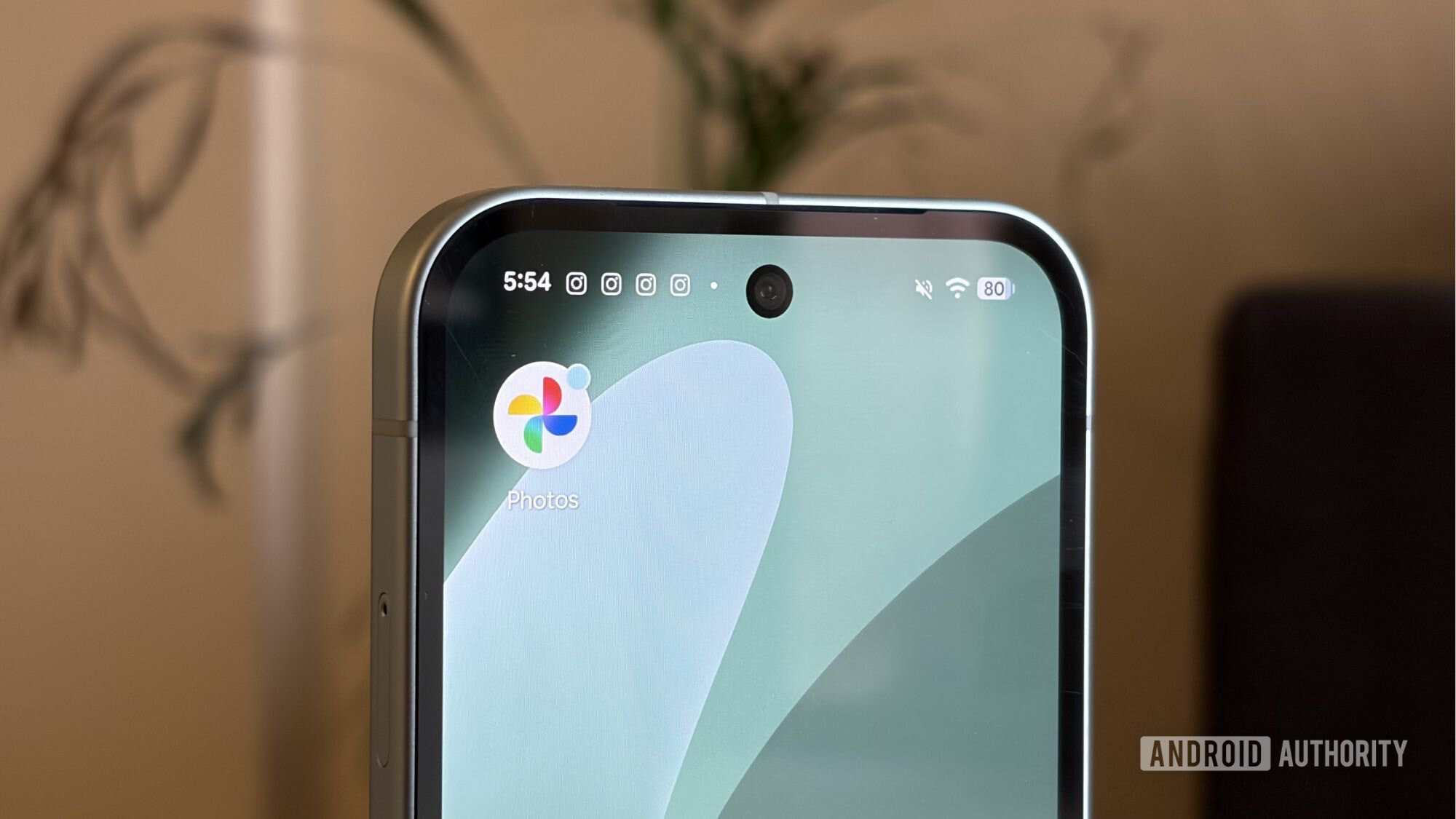 Google Photos-ის ინტერფეისი სმარტფონის ეკრანზე