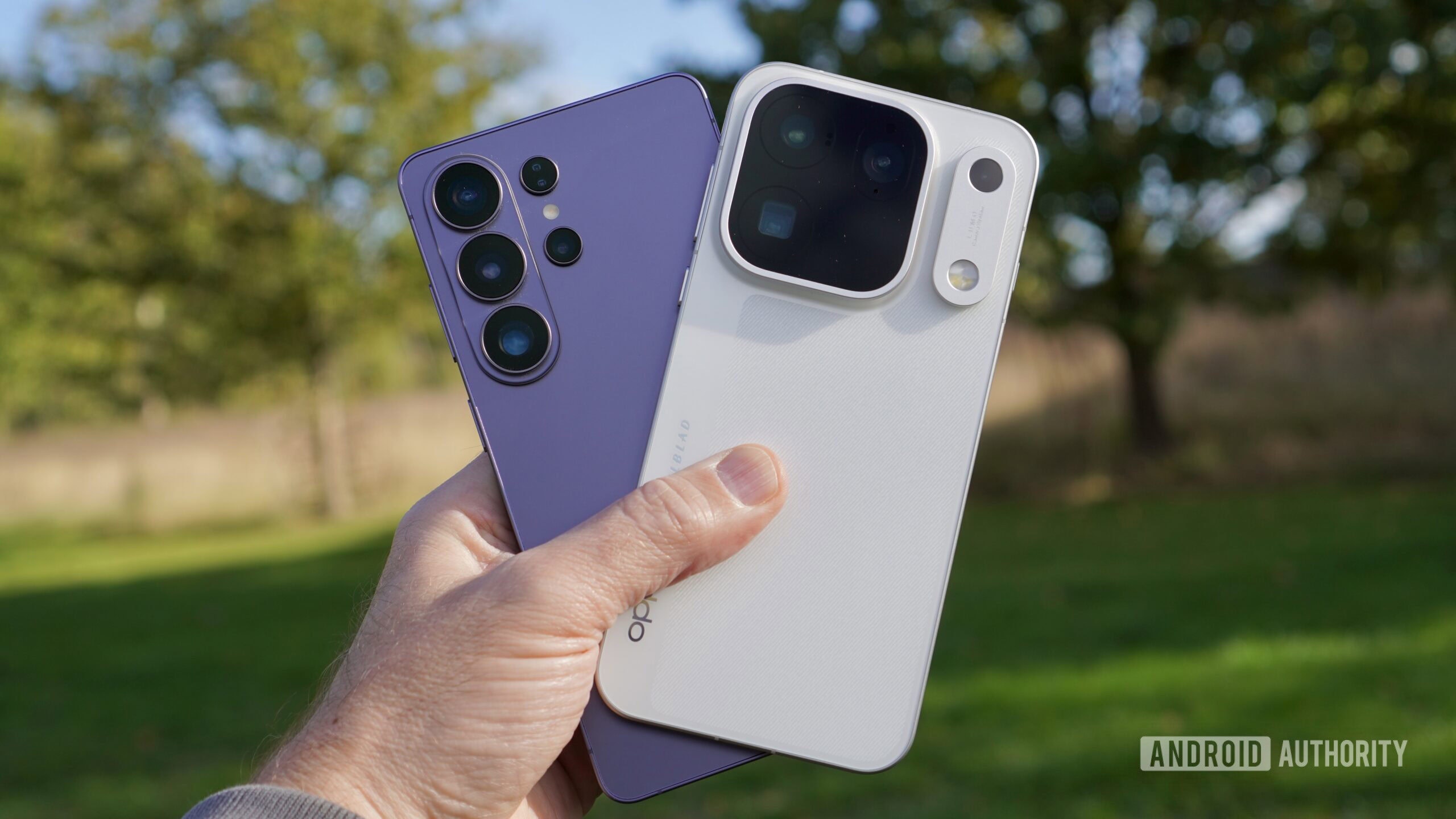 Samsung Galaxy S26 Ultra და OPPO Find X10 Pro Max სმარტფონები ერთმანეთის გვერდით