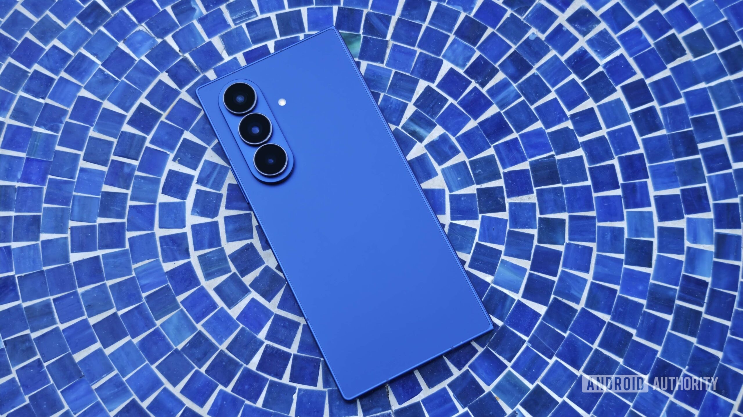 Samsung Galaxy Z Fold 7 სმარტფონი ღია მდგომარეობაში