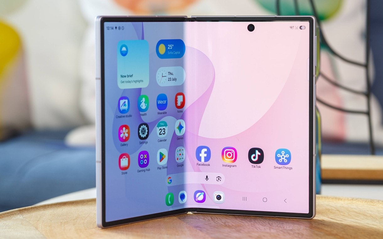 Samsung Galaxy Z Fold8 და iPhone Duo გვერდიგვერდ