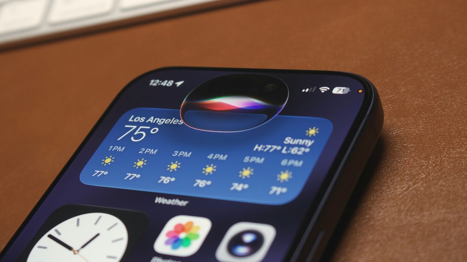 Apple iOS 27 and macOS Golden Gate branding with Siri AI