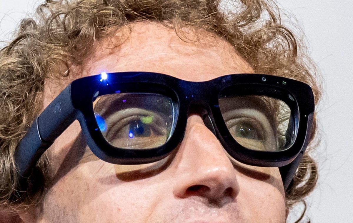 Meta smart glasses without built-in camera lenses