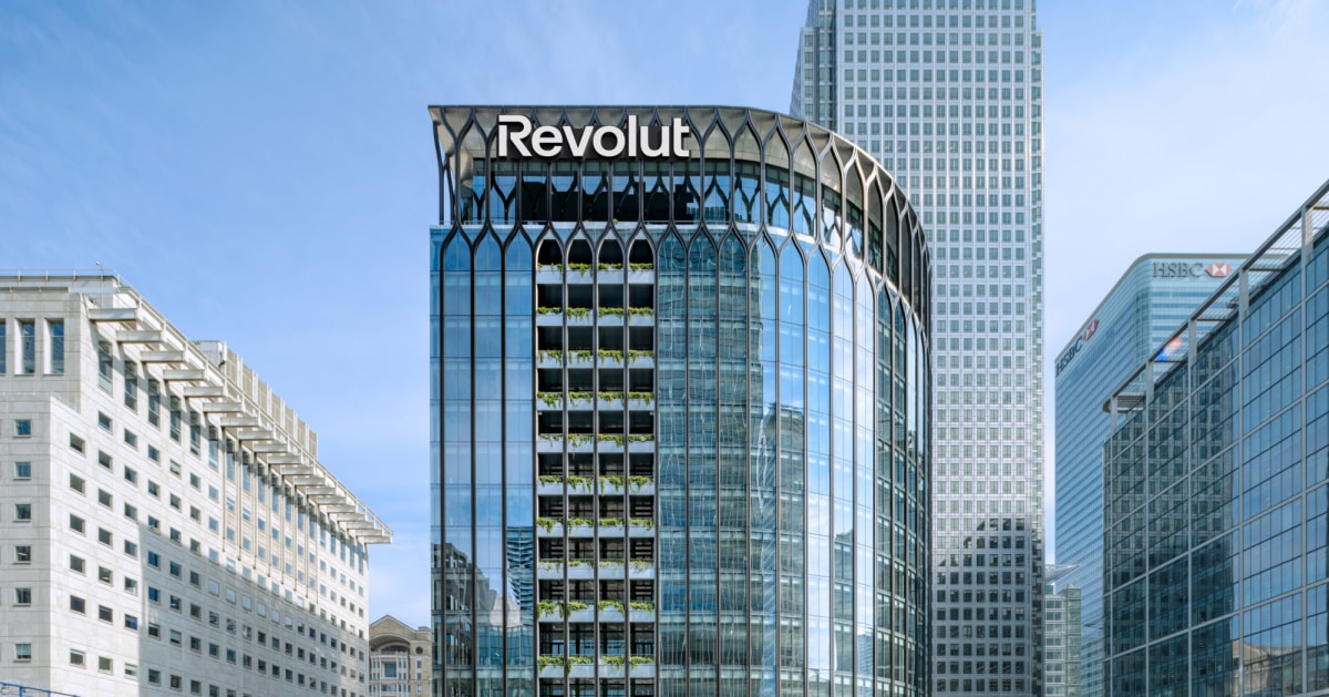 Revolut-ის ლოგო და კიბერუსაფრთხოების ილუსტრაცია
